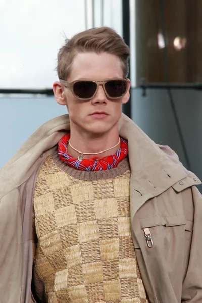 Look 50